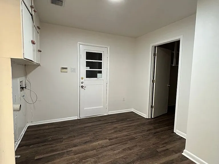 1702 Bonham Ave — Photo 12
