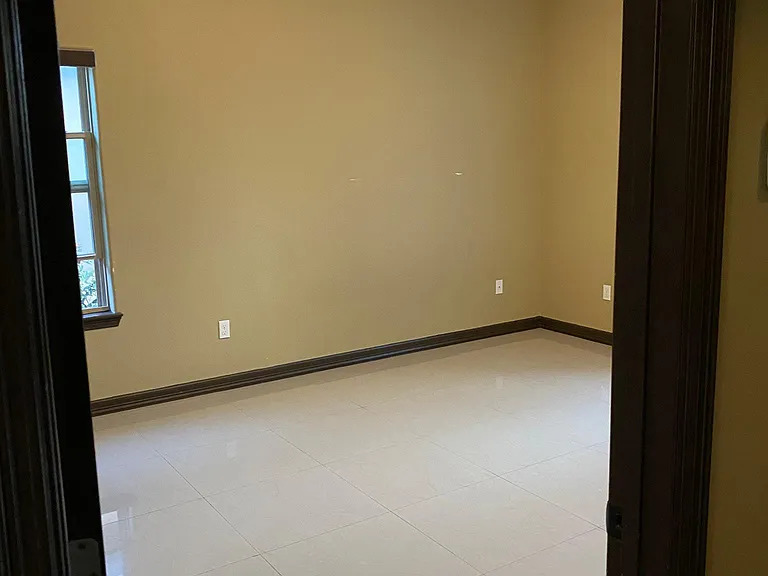 201 Teak Dr — Photo 3