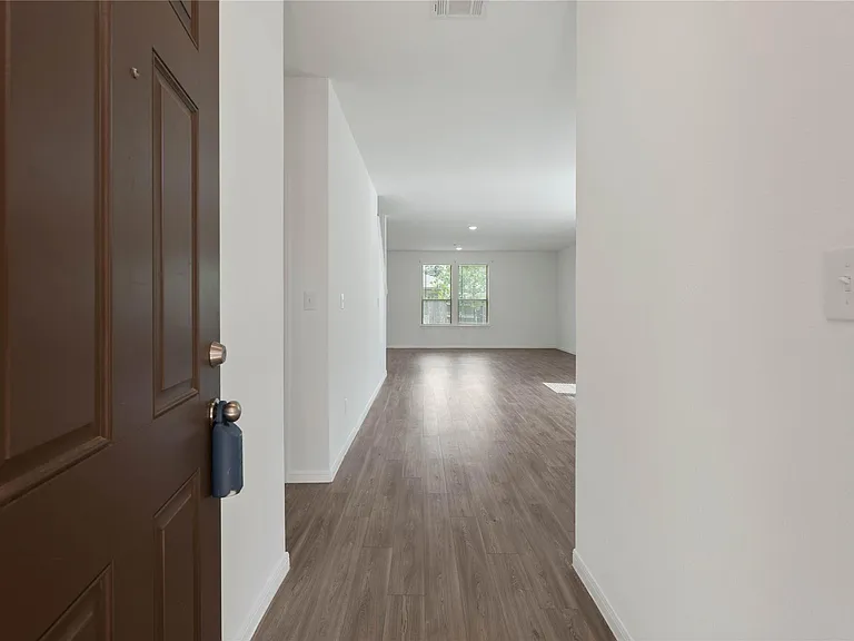 229 Seven Pines Dr — Photo 2
