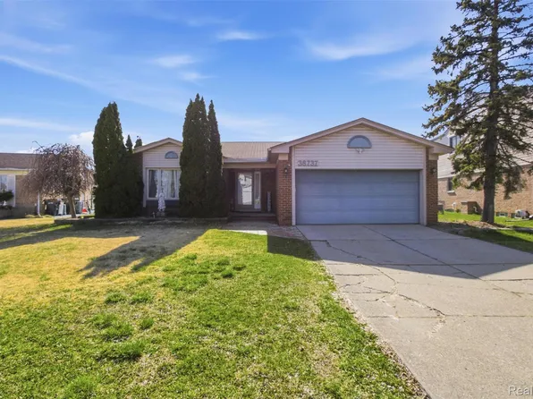 38737 Woodmont Dr, Sterling Heights, MI 48310