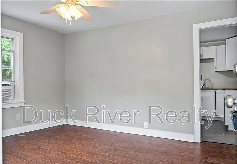 509 Hardwick Ave — Photo 3