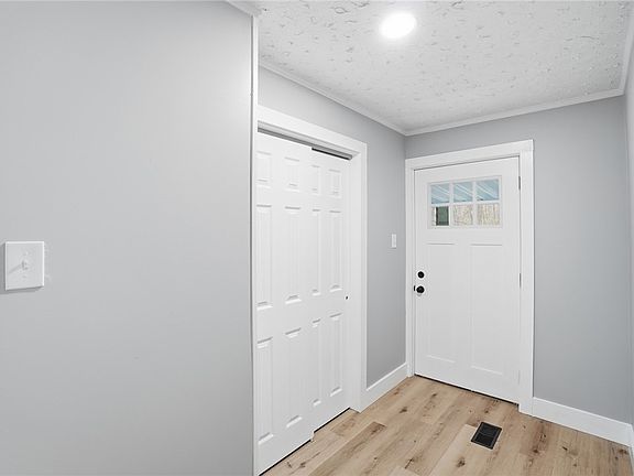 4th image of 5638 Kitridge Rd