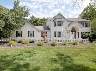 9895 Campton Ridge Dr, Chardon, OH 44024