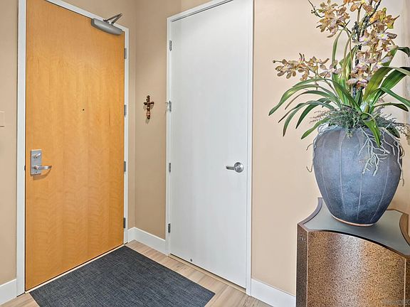 5th image of 350 W Ash St Unit 809