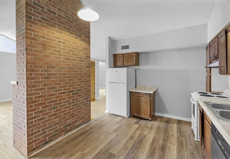 101 Waldorf Pkwy #14 — Photo 3