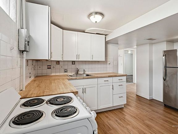 5th image of 303 W Hazel St Basement 303