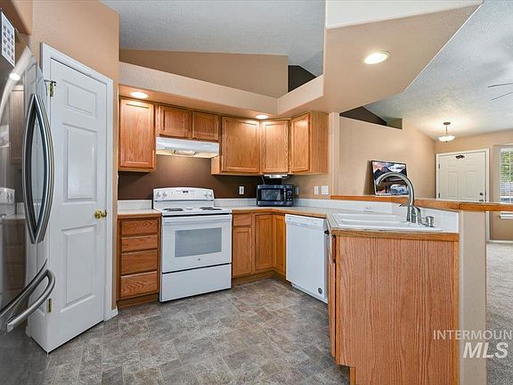 5th image of 1406 W Tamarack Dr