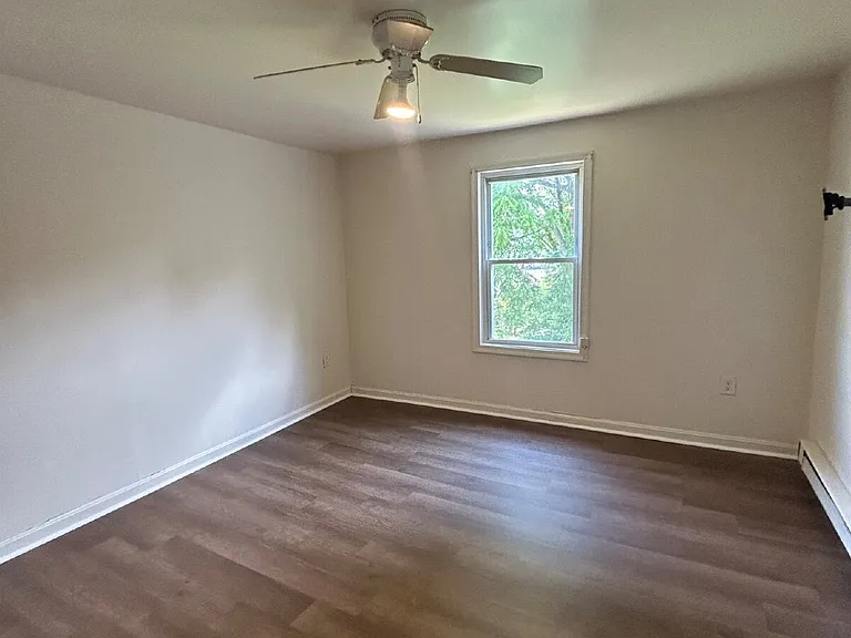 472 Hill St — Photo 6