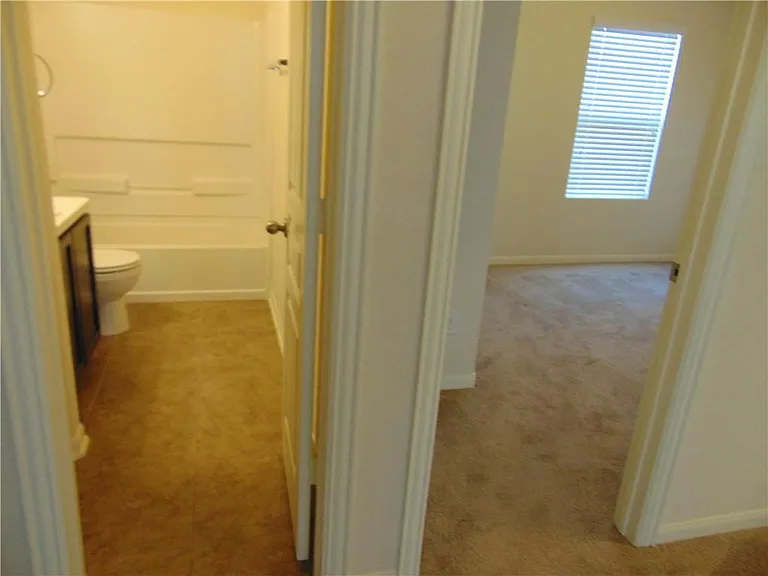 124 Hollis Ln — Photo 11