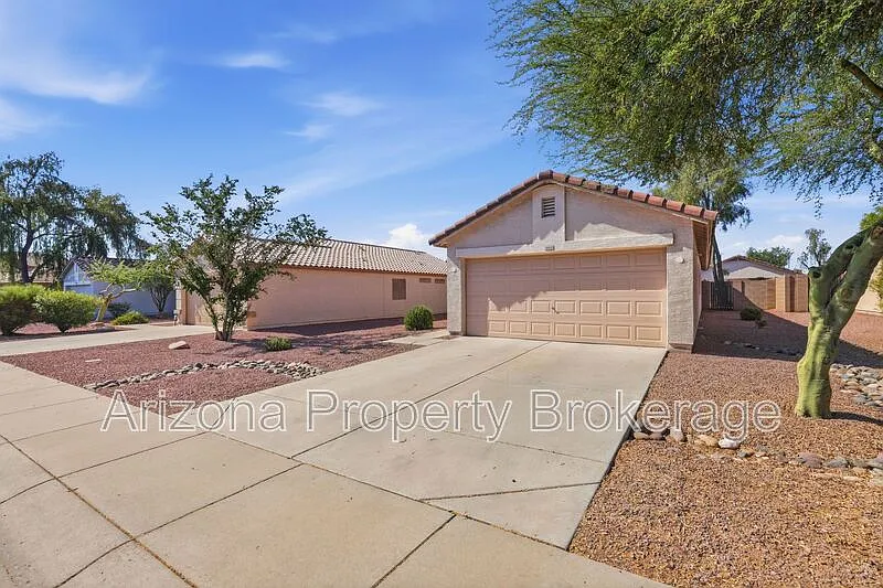 3 bed, 2.0 bath, 1311 sqft, $1,649 — Photo 4