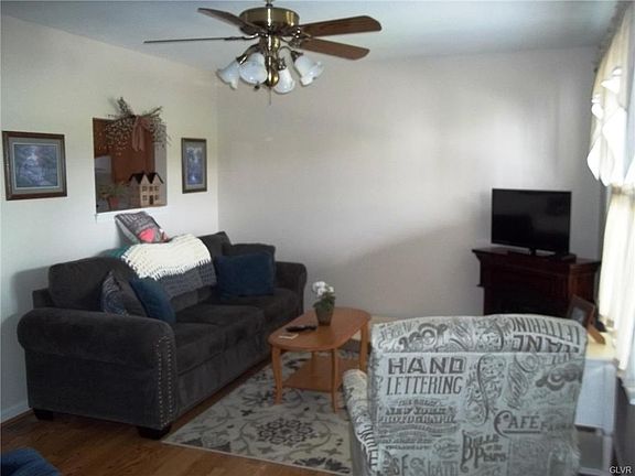 3rd image of 701 Dewey Ave