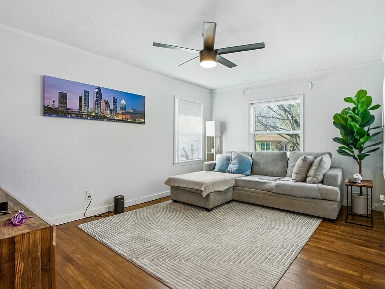 2837 S Hills Ave — Photo 8