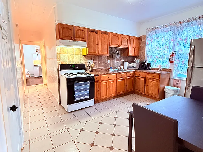 52 Brookdale Ave #2 — Photo 6
