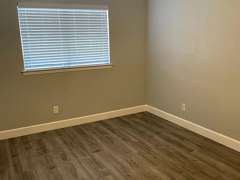 5568 W Calimyrna Ave — Photo 7