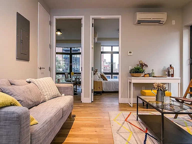 185 Leonard St #3C — Photo 2