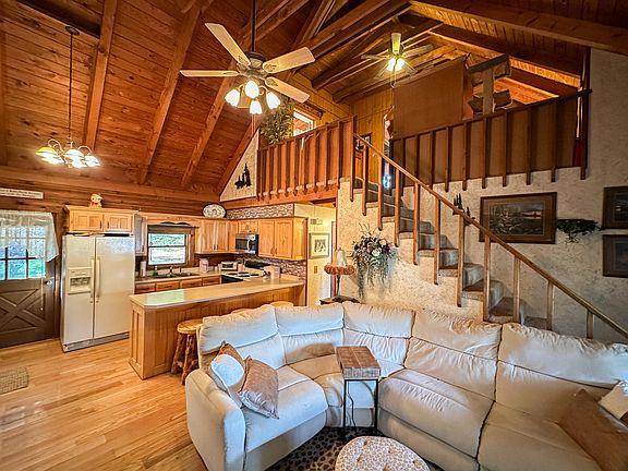 3rd image of 766 Old Flat Lick School Rd