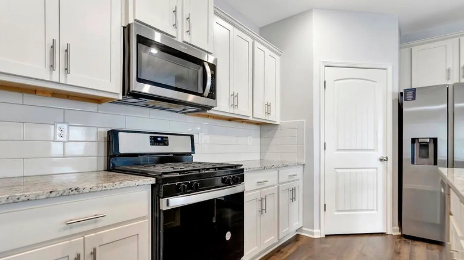 5 bed, 2382 sqft, $2,400 — Photo 2