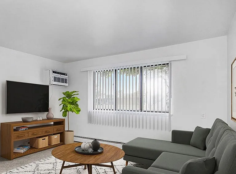 Granada Apartments — Photo 36