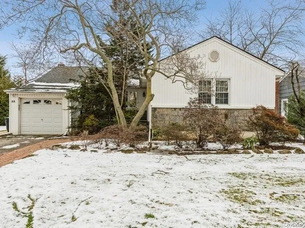 33 N Strathmore Street, North Woodmere, NY 11581