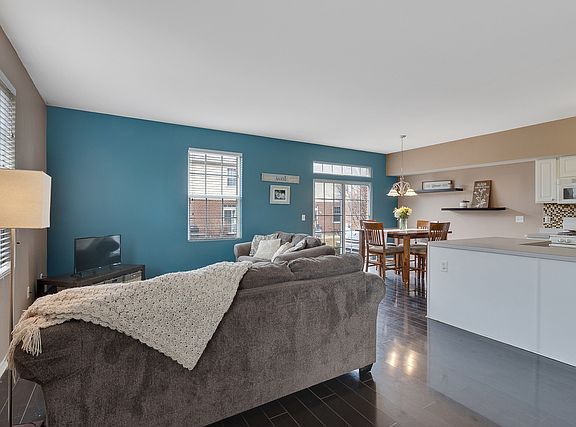 3rd image of 16420 Willow Walk Dr