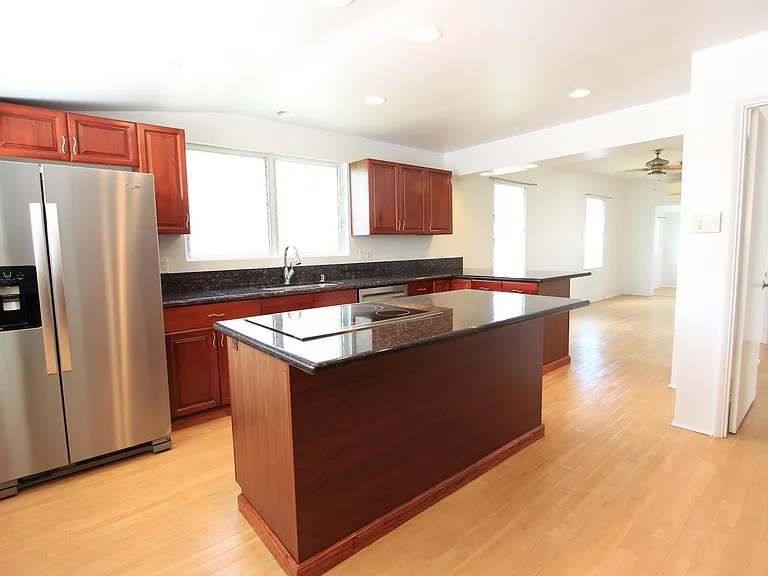 3258 Kaimuki Ave — Photo 2