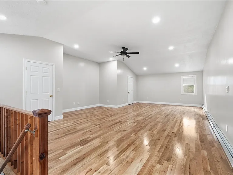 8 Ash St — Photo 10