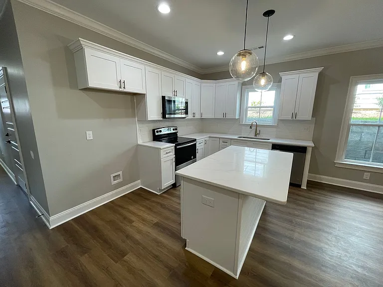 625 E 3rd St #11 — Photo 9