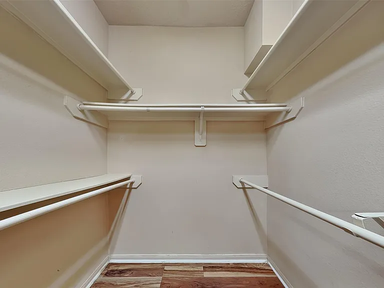 1411 Cameron Park Ln — Photo 14