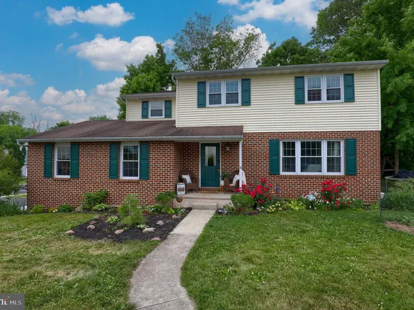 301 Ivy Ln, Douglassville, PA 19518