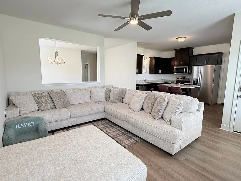 364 McClelland Rd NE — Photo 3