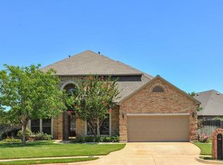 9 Rogers Ct, Pantego, TX 76013