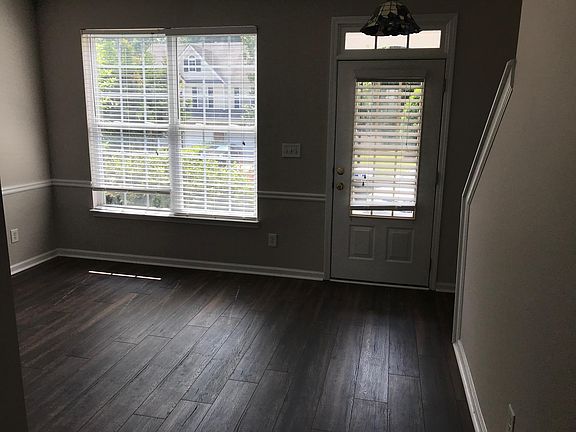 living / dining room / entrance