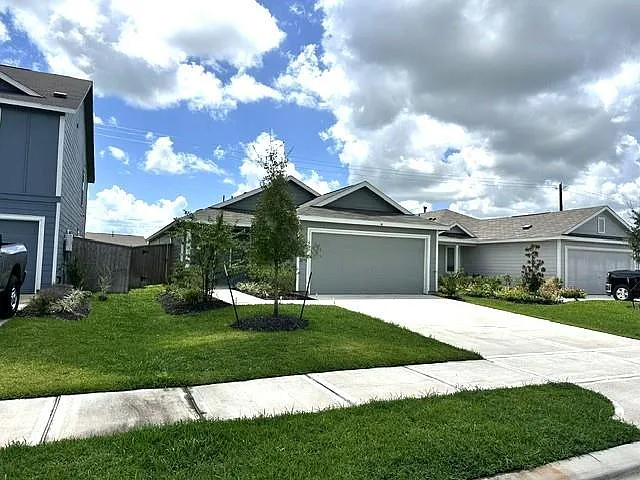 4 bed, 2.0 bath, 1606 sqft, $2,200 — Photo 3