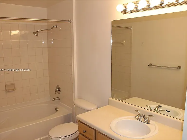 6001 SW 70th St #624 — Photo 2