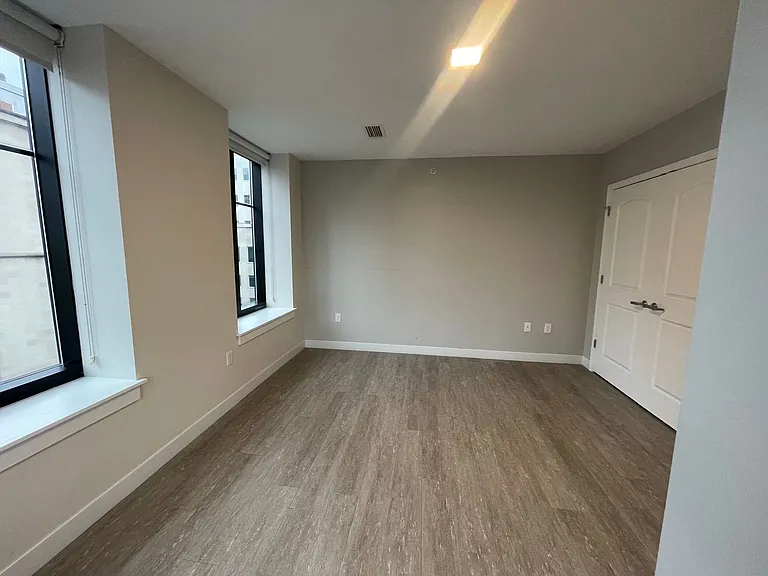65 W Broad St — Photo 12