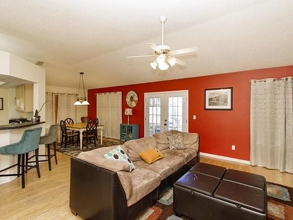 3rd image of 257 Clover Ct