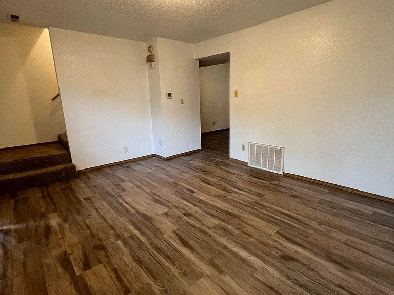 1036 Village Ln — Photo 2