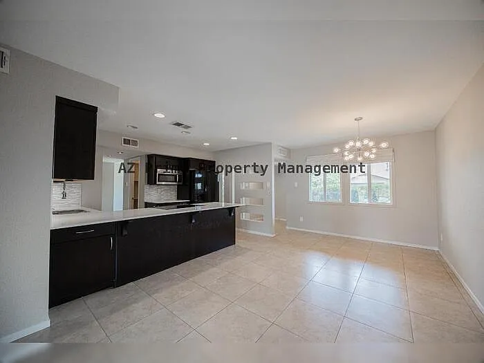 1218 E Carter Dr — Photo 10