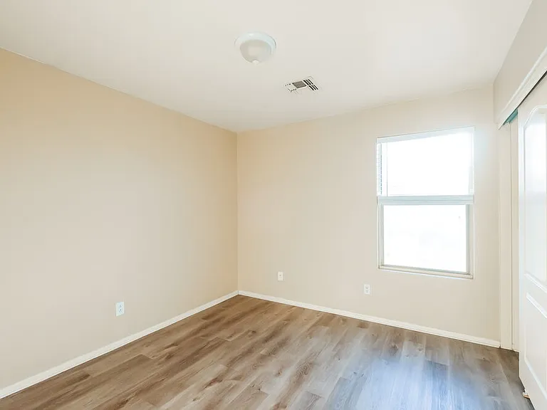 7816 S 48th Dr — Photo 15