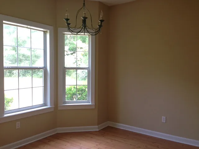 3 bed, 100 sqft, $1,550 — Photo 2