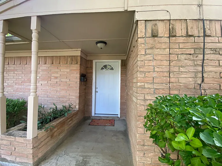 7404 Walling Ln — Photo 4