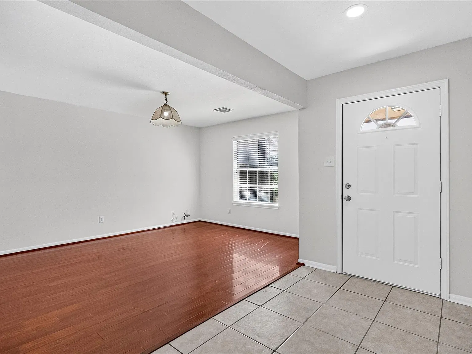 4 bed, 4.0 bath, 2022 sqft, $2,000 — Photo 3