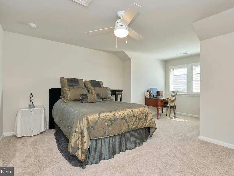 15563 Blue Lotus Ln — Photo 32