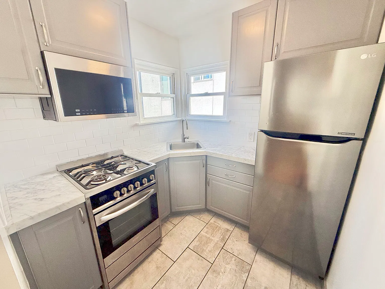 Studio, 500 sqft, $2,300 — Photo 4