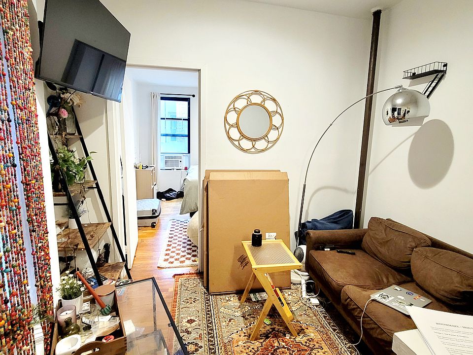 1st image of 454 W 36th St #400