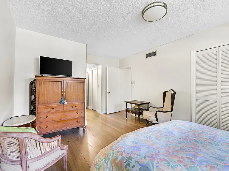 3621 Oaks Clubhouse Dr #104 — Photo 23