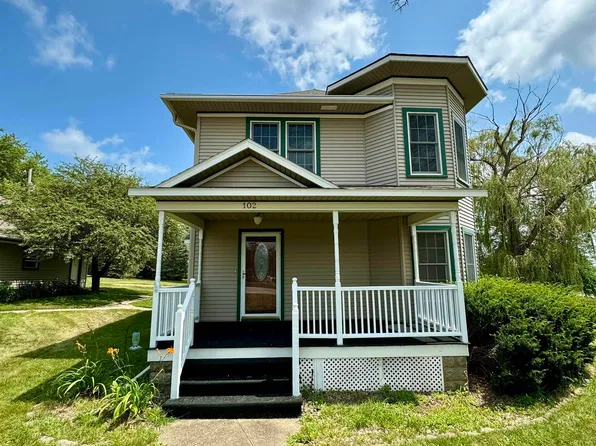 102 1st St, Gray, IA 50110