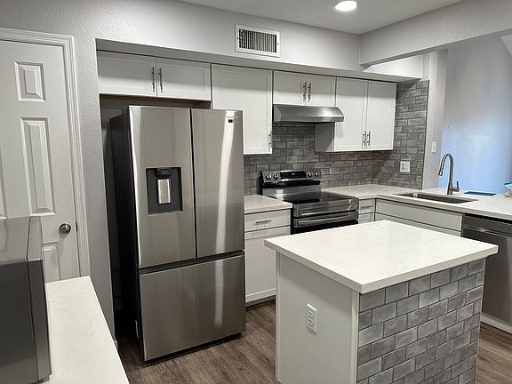 4th image of 445 S Seawynds Blvd