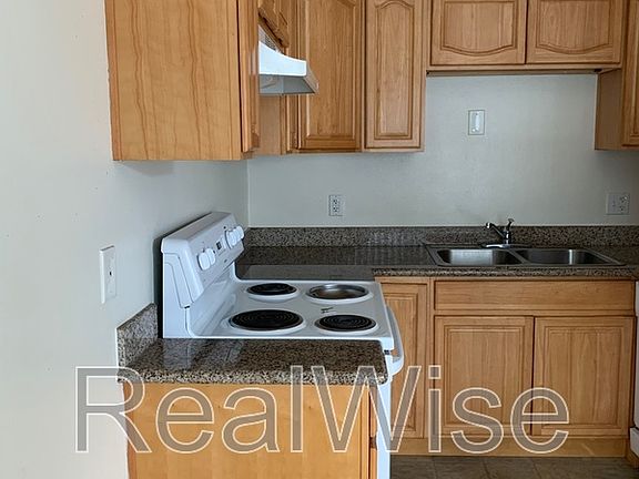 3rd image of 8415 N Fessenden St APT 11