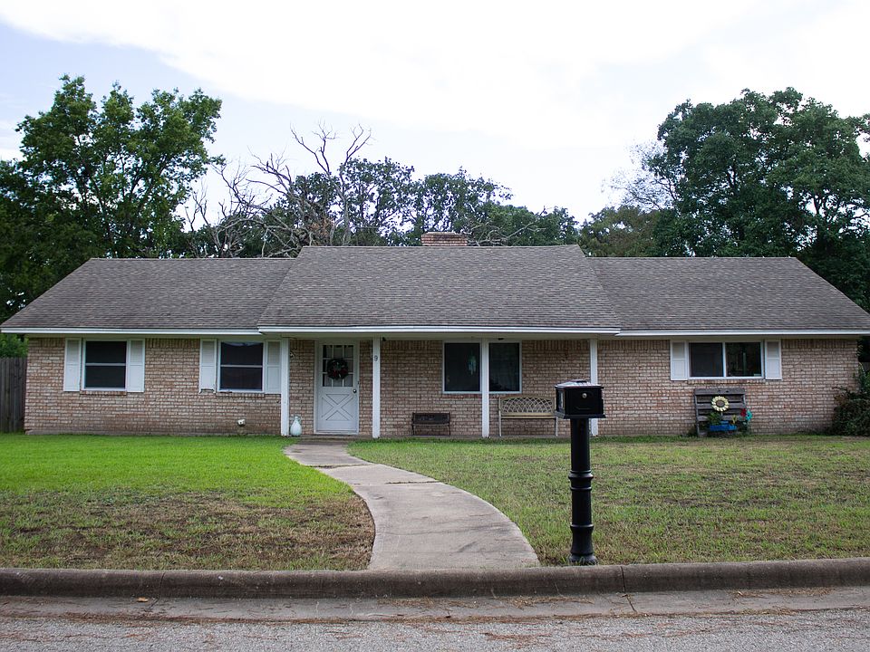 1st image of 9 Meadow Ln